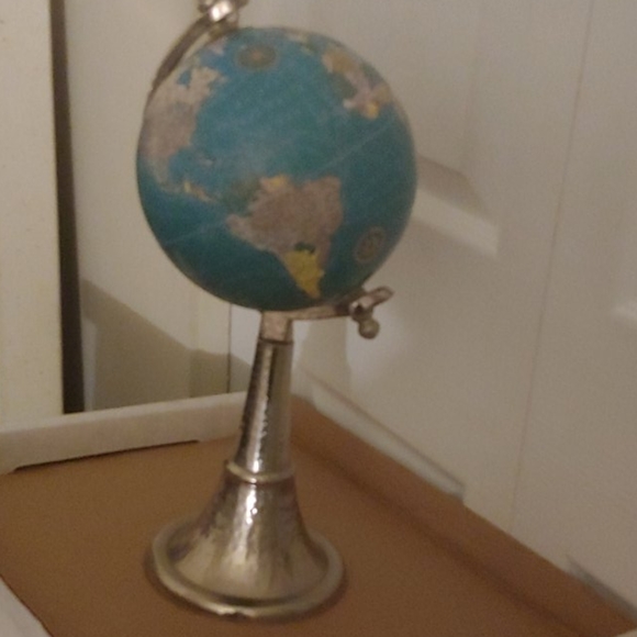 Globe - Picture 2 of 2